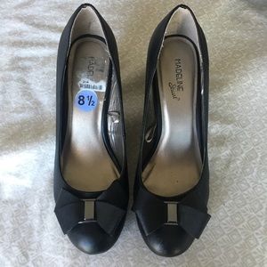 Bow heels